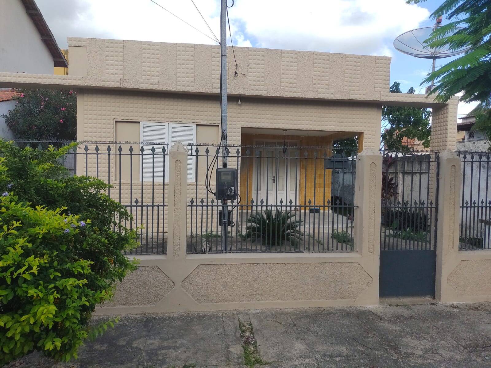 Casa para alugar com 3 quartos, 300m² - Foto 1