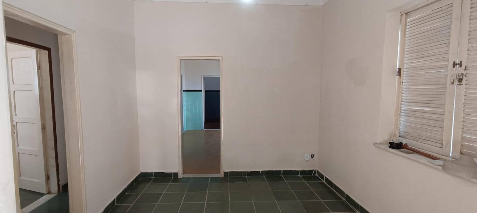 Casa para alugar com 3 quartos, 300m² - Foto 11